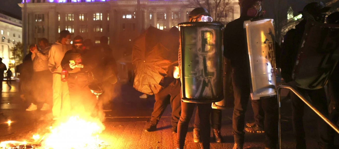 Μετά την πορεία του «ενός εκατομμυρίου» επιτέθηκαν σε ηλικιωμένους και οικογένειες - Ν.Τραμπ: «Αλήτες των Αντίφα»